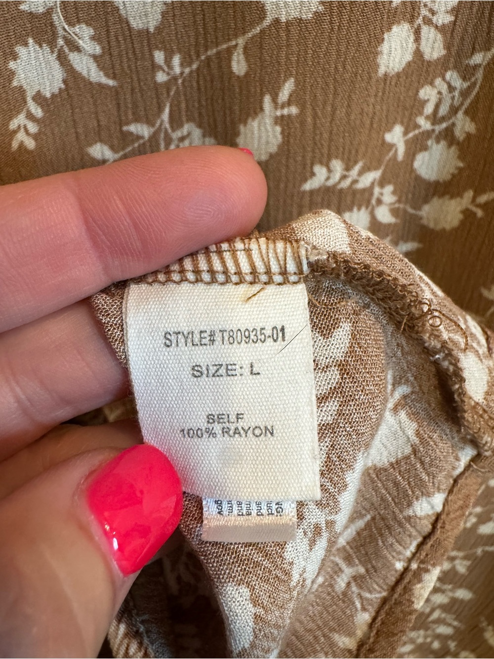 ⭐ 2/$20 Peach Love California Tan Floral Peasant Top - Picture 9 of 9